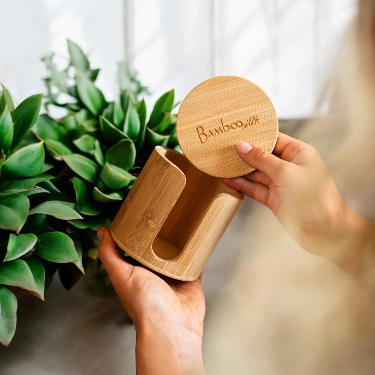 Bamboo Switch - Bamboo Facial Rounds Holder