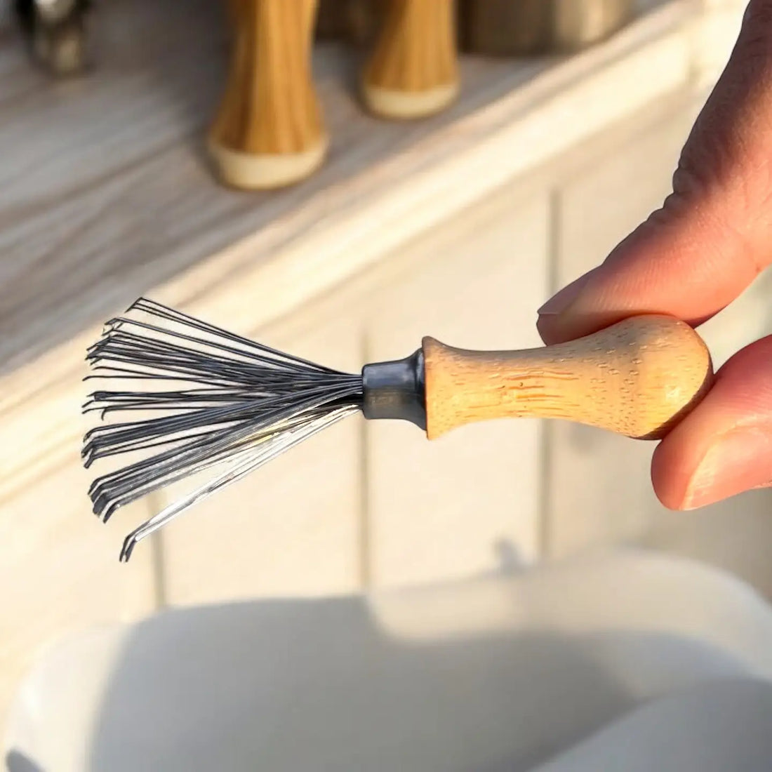 Bamboo Switch - Hairbrush Cleaning Tool